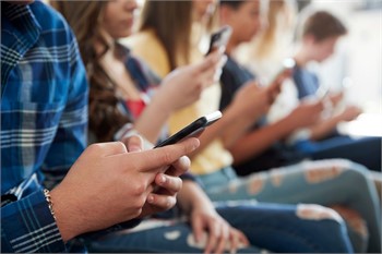 How to Ensure Social Media Doesn’t Harm Your Teen’s Self-Esteem